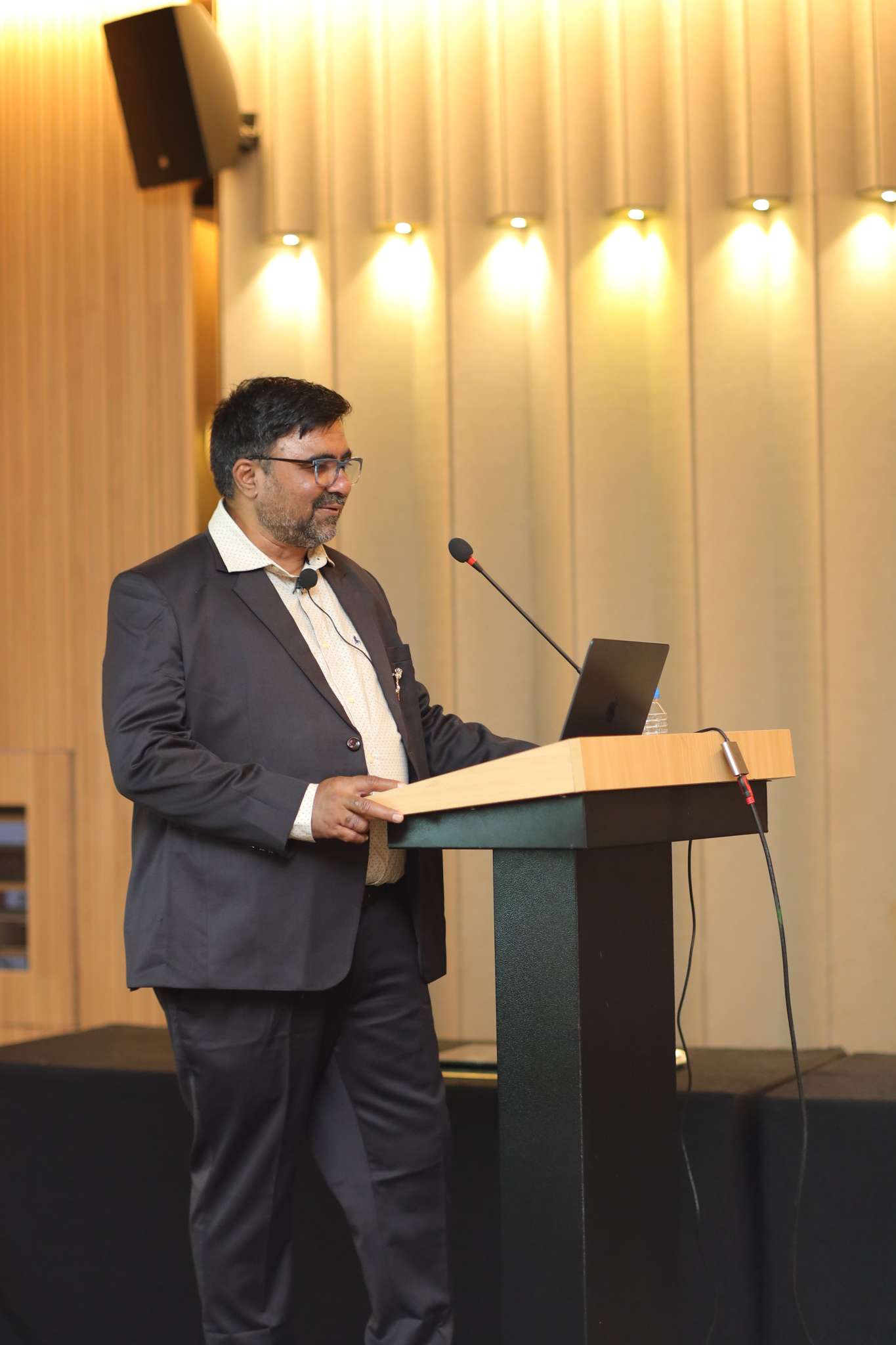 Mr. Ashok Holani addressing the crowd